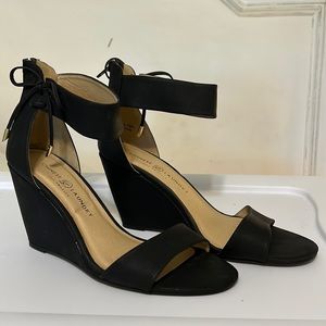 BLACK WEDGE SANDALS